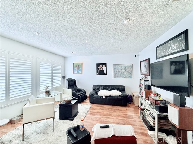Detail Gallery Image 2 of 19 For 3034 S Betsy St, West Covina,  CA 91792 - 3 Beds | 2 Baths