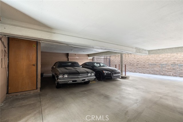 4511 Coldwater Canyon Avenue, Studio City CA: https://media.crmls.org/medias/d4fbaf82-3af4-45fb-9d27-398a1e359273.jpg