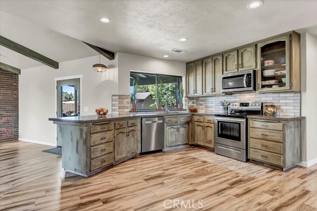 Detail Gallery Image 22 of 55 For 34811 Road 132, Visalia,  CA 93292 - 5 Beds | 3 Baths