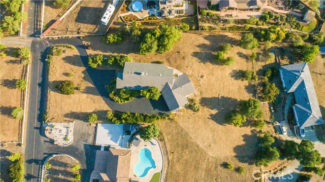 711 Tumble Creek Lane, Fallbrook CA: https://media.crmls.org/medias/d4fcf3ef-e4dd-4061-a8cd-d7241b2326b4.jpg