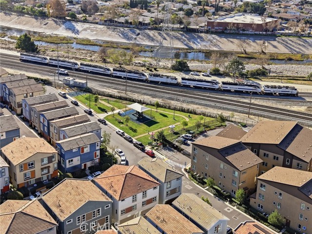 Detail Gallery Image 32 of 36 For 2700 E Chaucer #13,  Los Angeles,  CA 90065 - 4 Beds | 3/1 Baths