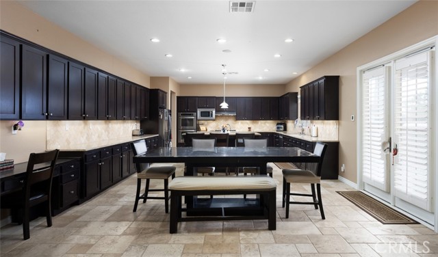 16778 Nandina Avenue, Riverside CA: https://media.crmls.org/medias/d4fdf404-aa91-4a3f-a9fe-8fe192f623af.jpg