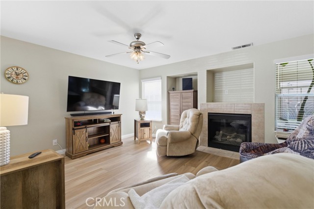 Detail Gallery Image 6 of 28 For 1542 Torbay Ct, Lancaster,  CA 93534 - 4 Beds | 2/1 Baths