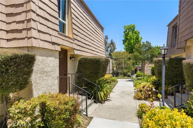 Detail Gallery Image 2 of 20 For 27462 Country Glen Road, Agoura Hills,  CA 91301 - 2 Beds | 1/1 Baths