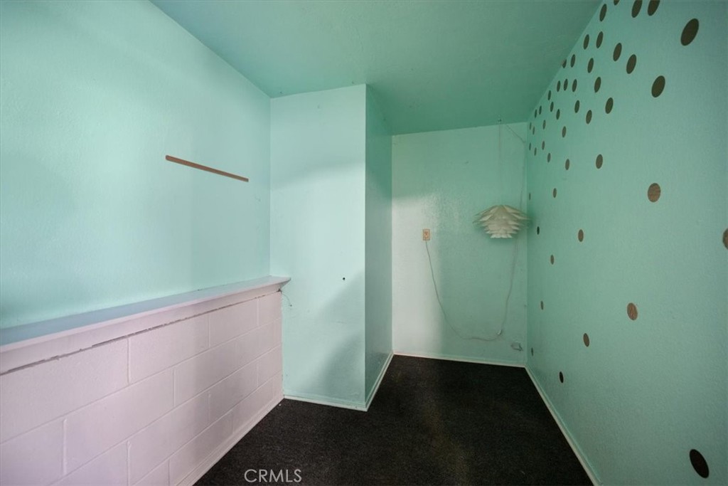 https://media.crmls.org/medias/d4ff7340-34aa-45a4-89e9-814b7338ba7e.jpg?preset=X-Large