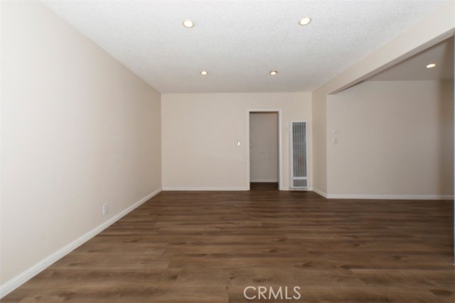 Detail Gallery Image 5 of 15 For 10428 Doty Ave, Hawthorne,  CA 90250 - 2 Beds | 1 Baths