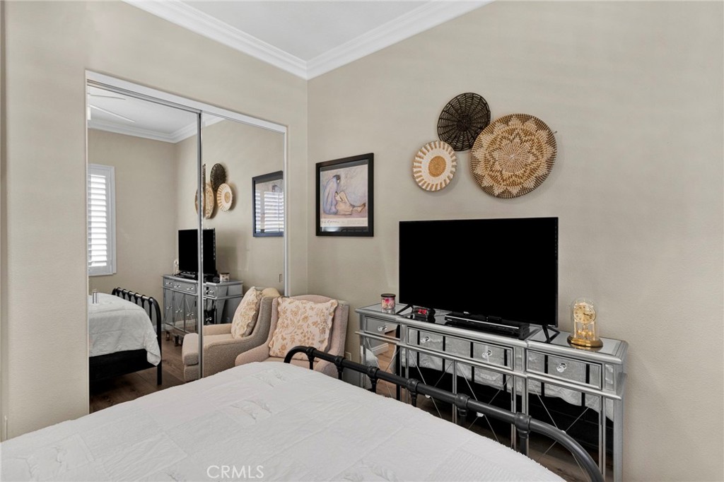 https://media.crmls.org/medias/d5006045-cc43-46ae-9cc1-65ccc3163b50.jpg?preset=X-Large