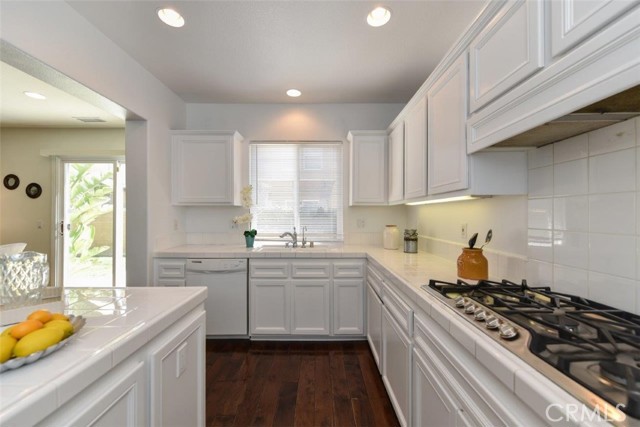 Detail Gallery Image 11 of 26 For 20 Larchwood, Irvine,  CA 92602 - 4 Beds | 3/1 Baths