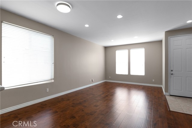 Detail Gallery Image 3 of 20 For 255 Roxanne Ln #128,  Corona,  CA 92882 - 3 Beds | 2/1 Baths