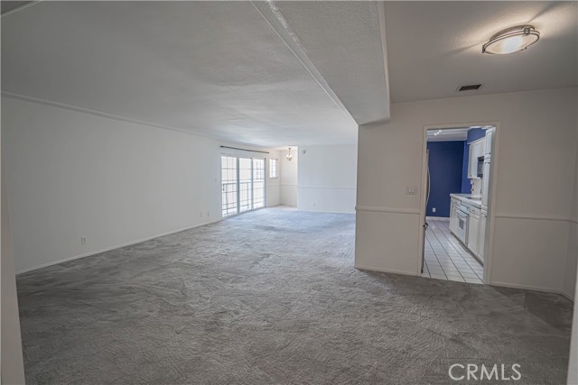 Detail Gallery Image 5 of 31 For 5050 Coldwater Canyon Ave #306,  Sherman Oaks,  CA 91423 - 2 Beds | 2 Baths
