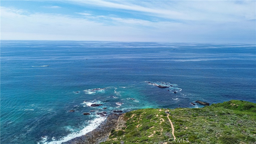 https://media.crmls.org/medias/d502b771-7d75-4b8a-be2b-e70acb993aae.jpg?preset=X-Large