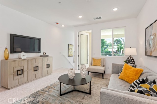 Detail Gallery Image 6 of 34 For 1178 Santo Antonio Dr, Colton,  CA 92324 - 2 Beds | 2/1 Baths