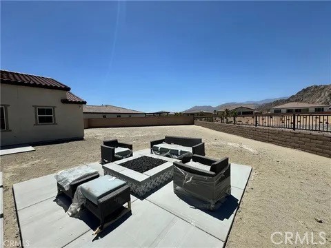 https://media.crmls.org/medias/d503dd01-f2c2-4320-986e-cd2437bef65c.jpg?preset=X-Large