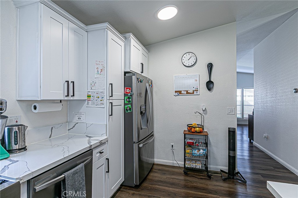 https://media.crmls.org/medias/d5046132-b256-49b1-8fc0-a12d4b489586.jpg?preset=X-Large