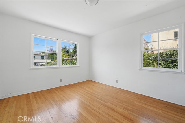 1327 S Burnside Avenue, Los Angeles CA: https://media.crmls.org/medias/d504700b-838a-4a3d-a81b-b2da54a5d23f.jpg