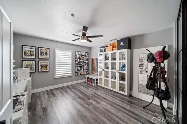 15583 N Peak Lane, Fontana CA: https://media.crmls.org/medias/d50491e9-36f3-48fa-bf5b-f0bf0fa51f58.jpg