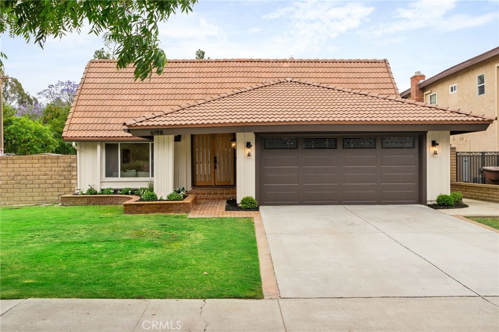 6198 E Camino Correr
