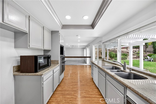 Detail Gallery Image 4 of 38 For 1836 Fairford Dr, Fullerton,  CA 92833 - 4 Beds | 2/1 Baths