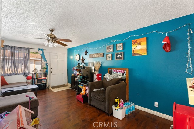 605 S Mountain View Street, Santa Ana CA: https://media.crmls.org/medias/d5062be6-7bc8-4bf0-a1c4-e93e86be75c2.jpg