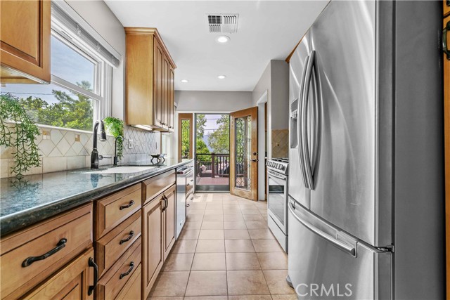 3348 Burritt Way, La Crescenta CA: https://media.crmls.org/medias/d50663dc-fb89-408f-84df-9c244b3f4faf.jpg