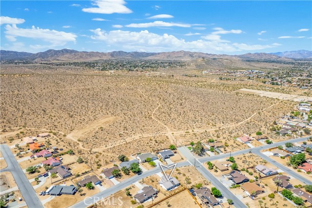Detail Gallery Image 9 of 39 For 58844 Delano Trl, Yucca Valley,  CA 92284 - 4 Beds | 2 Baths