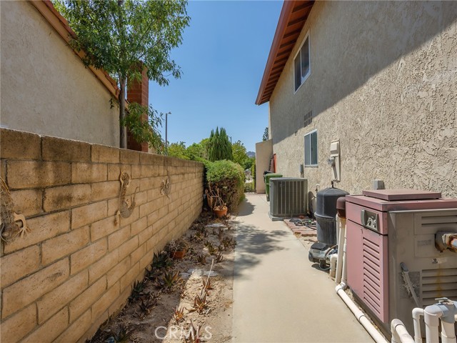 10634 Deering Avenue photo 50