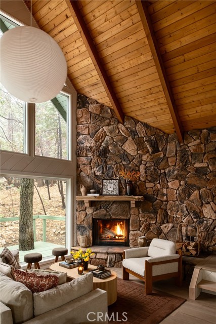 Detail Gallery Image 3 of 31 For 28443 Altamont Ct, Lake Arrowhead,  CA 92352 - 3 Beds | 2/1 Baths