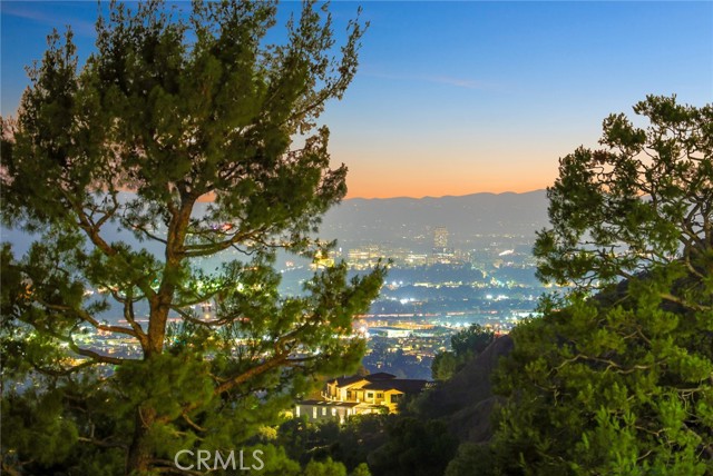 Detail Gallery Image 16 of 71 For 321 Wonderview Dr, Glendale,  CA 91202 - 4 Beds | 3 Baths