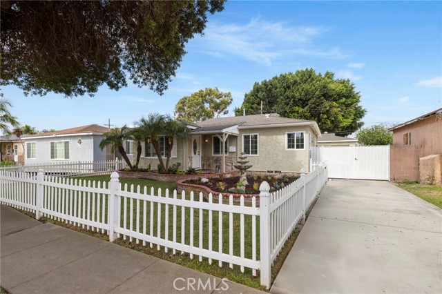 2871 Adriatic Avenue, Long Beach CA: https://media.crmls.org/medias/d50971b0-1ac6-4ce9-ba95-215c2382490b.jpg