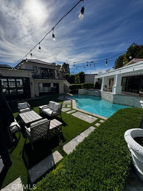 Detail Gallery Image 2 of 3 For 4 Inverness Ln, Newport Beach,  CA 92660 - 7 Beds | 7/2 Baths