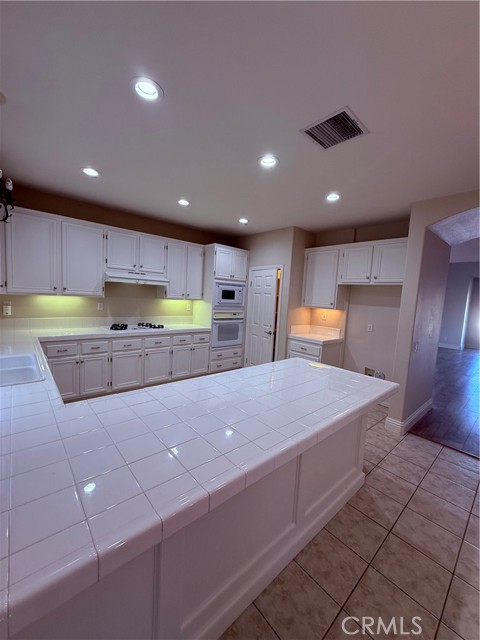 Detail Gallery Image 6 of 27 For 19211 Dandelion Ct, Riverside,  CA 92508 - 5 Beds | 3 Baths