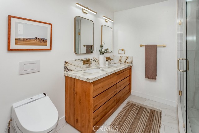 Detail Gallery Image 9 of 16 For 1000 Indiana Ave, Venice,  CA 90291 - 3 Beds | 2 Baths