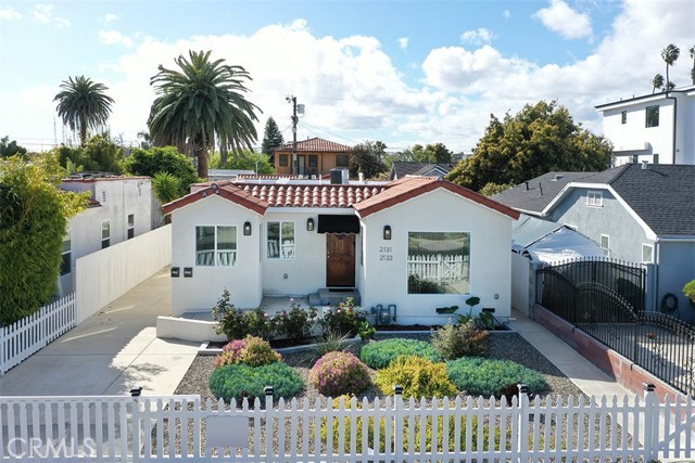 2131 2133 S Cloverdale Avenue, Los Angeles CA: https://media.crmls.org/medias/d50a8a29-a80d-44c5-914d-9b3029924f83.jpg