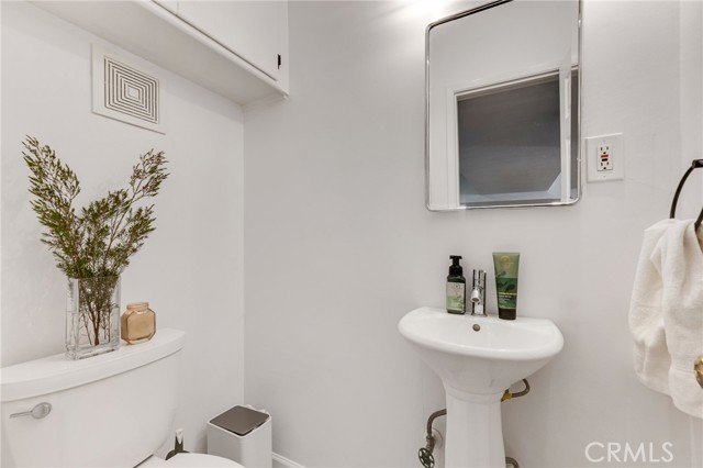 Detail Gallery Image 6 of 27 For 14238 Dickens St #3,  Sherman Oaks,  CA 91423 - 2 Beds | 2 Baths