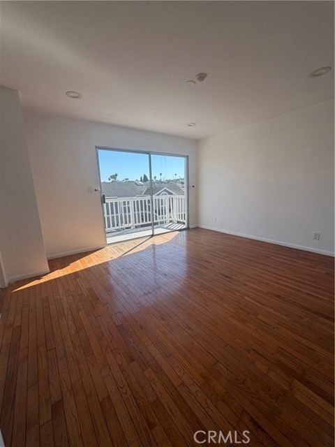 Detail Gallery Image 3 of 19 For 2122 Marshallfield #1,  Redondo Beach,  CA 90278 - 3 Beds | 2/1 Baths