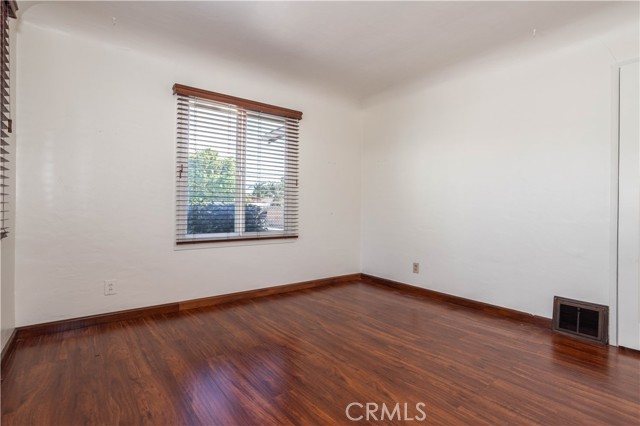 Detail Gallery Image 7 of 24 For 6909 Peach Ave, Van Nuys,  CA 91406 - 4 Beds | 2 Baths