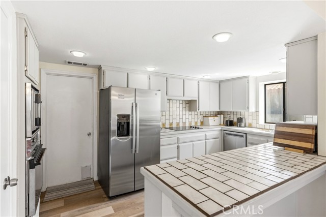 Detail Gallery Image 11 of 42 For 30619 Early Round Dr, Canyon Lake,  CA 92587 - 3 Beds | 2/1 Baths