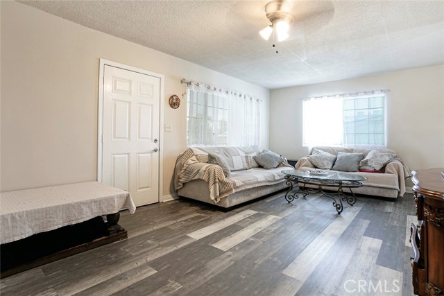 6923 Ben Avenue, North Hollywood CA: https://media.crmls.org/medias/d50bb1f4-59e5-4931-a544-7209a977638e.jpg