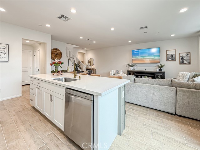 Detail Gallery Image 17 of 73 For 246 San Miguel Island Dr, Camarillo,  CA 93012 - 4 Beds | 2/1 Baths