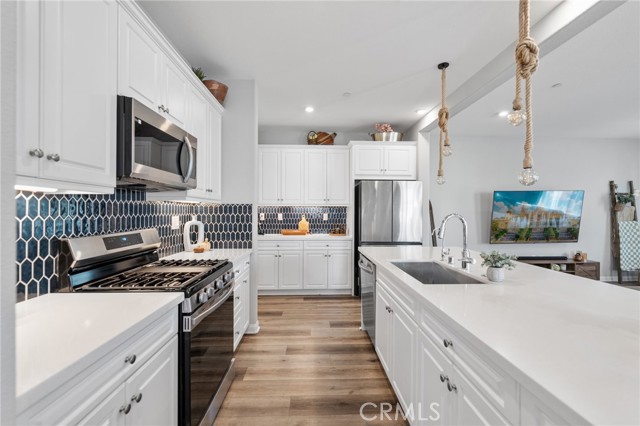 Detail Gallery Image 3 of 51 For 1704 Laurelwood, Oceanside,  CA 92056 - 3 Beds | 2/1 Baths