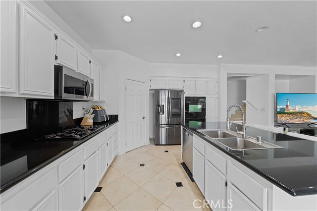 Detail Gallery Image 8 of 23 For 7501 W Avenue L11, Lancaster,  CA 93536 - 5 Beds | 3 Baths