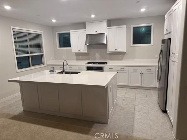 Detail Gallery Image 2 of 17 For 602 Catalonia, Lake Forest,  CA 92630 - 4 Beds | 4 Baths