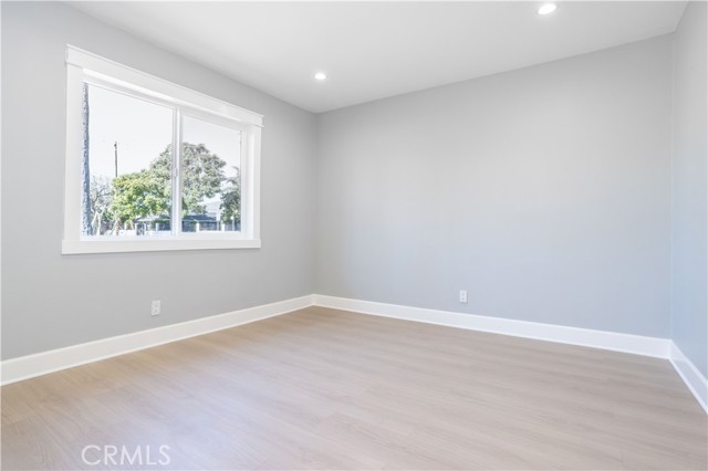 Detail Gallery Image 16 of 33 For 11256 Haskell Ave, Granada Hills,  CA 91344 - 4 Beds | 3 Baths