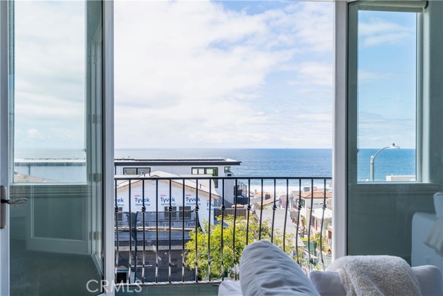 300 19TH Street, Manhattan Beach CA: https://media.crmls.org/medias/d50d9f54-85ec-4edb-a41e-ec91d57c379f.jpg