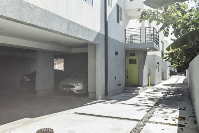 529 W 80th Street, Los Angeles CA: https://media.crmls.org/medias/d50e147f-78e0-4d26-bea9-594b9345997b.jpg