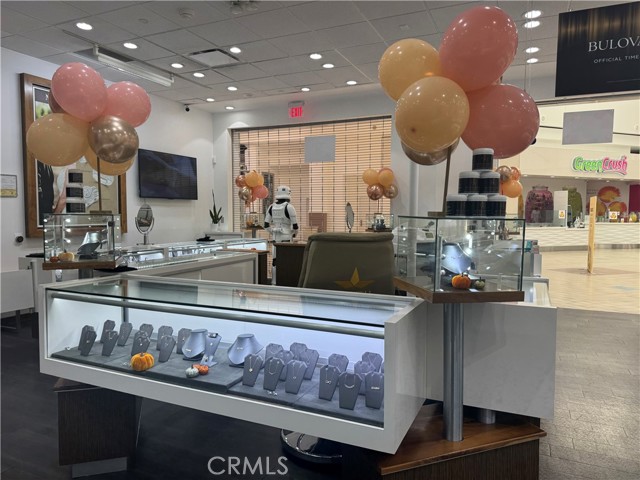 217 Stonewood Street, Downey CA: https://media.crmls.org/medias/d50e1b02-15ca-4ee2-a4b0-b8059c2e4f16.jpg