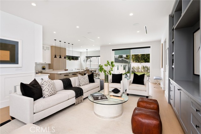 Detail Gallery Image 13 of 45 For 5537 Sunnyslope Ave, Sherman Oaks,  CA 91401 - 4 Beds | 4/1 Baths