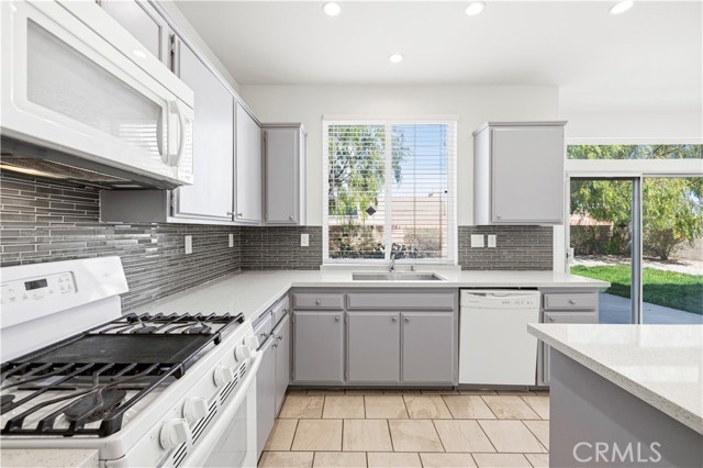 Detail Gallery Image 8 of 60 For 5319 Essex, Palmdale,  CA 93552 - 4 Beds | 3 Baths