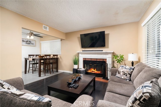 Detail Gallery Image 9 of 43 For 25459 33rd, San Bernardino,  CA 92404 - 3 Beds | 2 Baths
