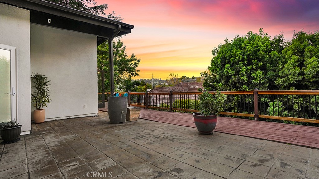 https://media.crmls.org/medias/d5100a57-9692-4f85-9a24-cae0869a0ee5.jpg?preset=X-Large